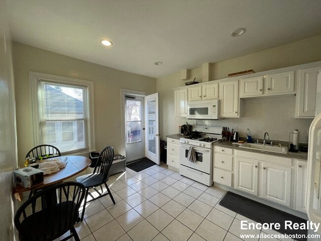 Photo - 56 Hobson St