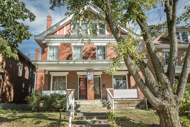 Building Photo - 2136-2138 Summit St