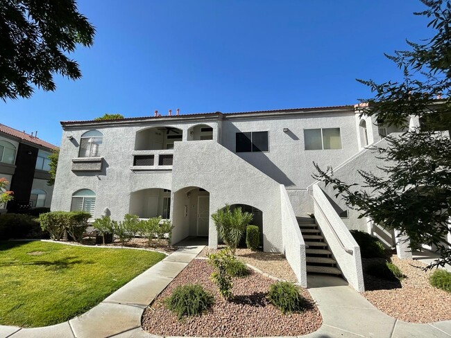 Building Photo - Mission Ridge Condos-Gorgeous 2nd Floor Un...