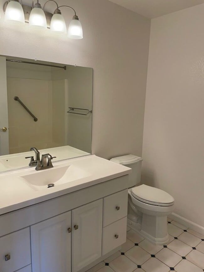 Photo - 1 Bed/1 Bath Upstairs Apartment in Gated SR Complex. Unit 224