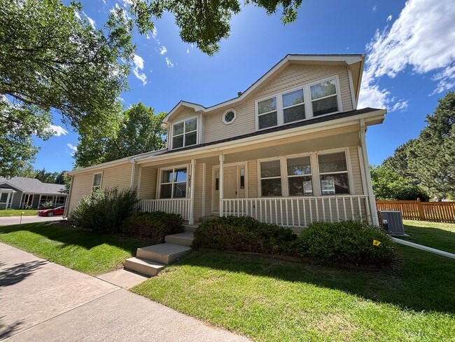 Building Photo - Comfortable and Bright 3-Bedroom Home Available This June