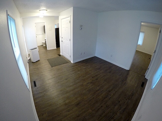 Sala de estar de concepto abierto - 101 Parkway Ave