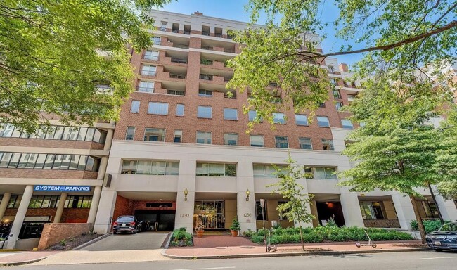 Building Photo - The Metropolitan Unit 612