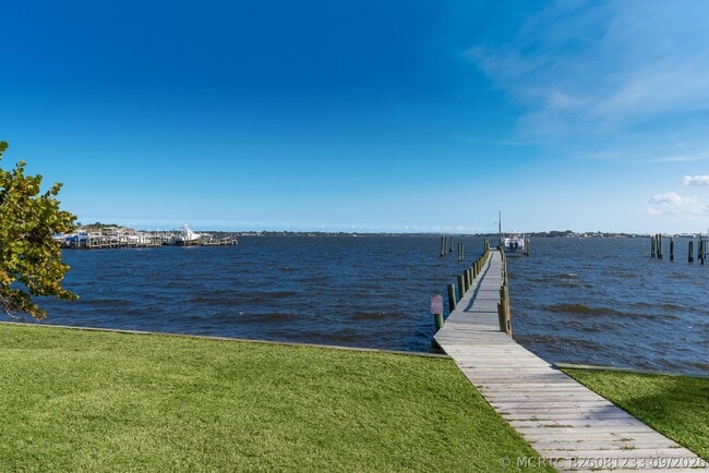 1712 Sea Horse Pl