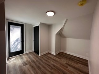 Building Photo - 128 Wentworth St N Unit 3