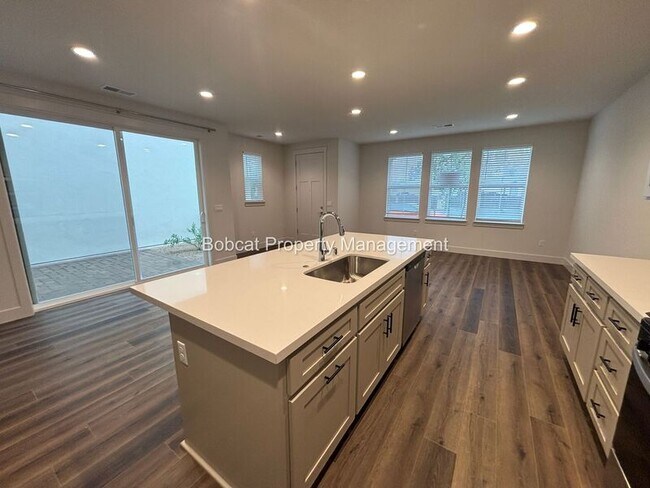 Photo - 1112 Little Ln
