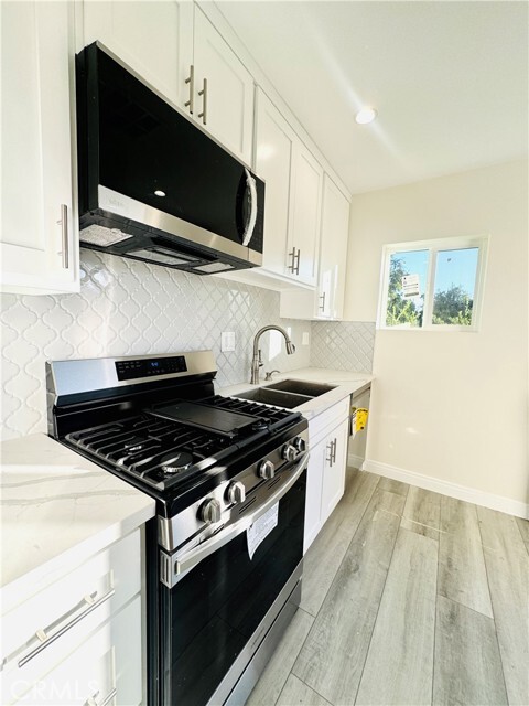 Photo - 9318 Encino Ave