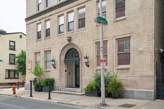 Building Photo - Delancey Place