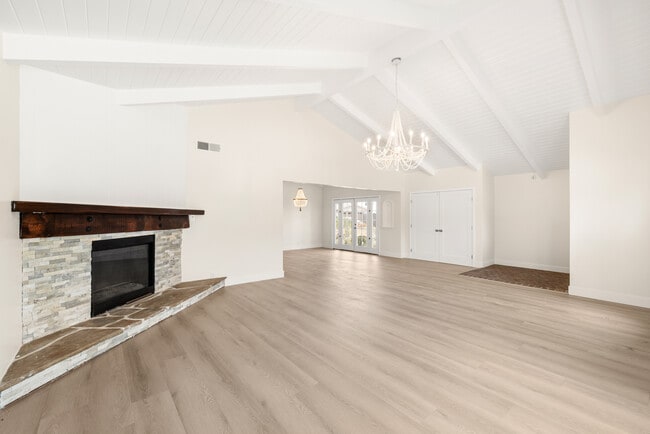 Photo - 4927 Oceanaire St