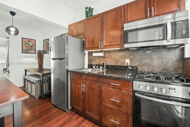 Building Photo - 330 74th St Unit 5