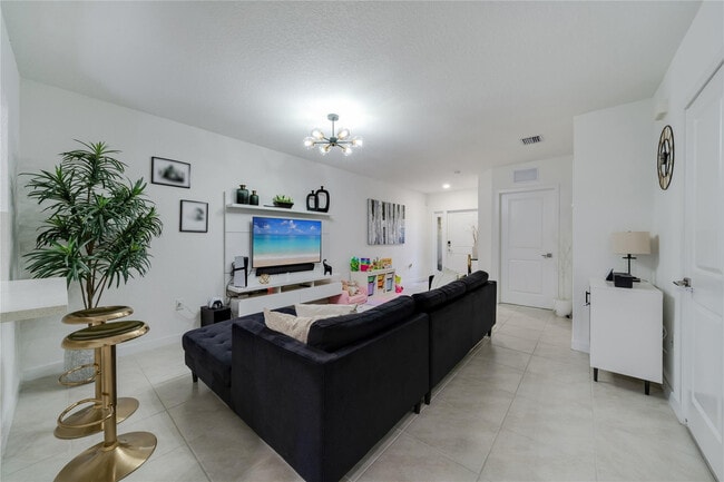 Photo - 561 NE 5th Terrace