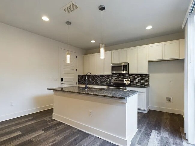 Photo - East Riverside newer freestanding condo