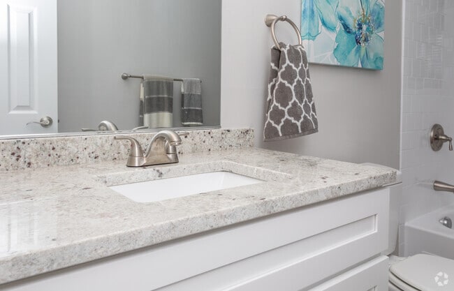 2BR, 1.5BA 1050 SF