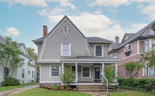 Photo - 1333 Wealthy St SE Unit #1
