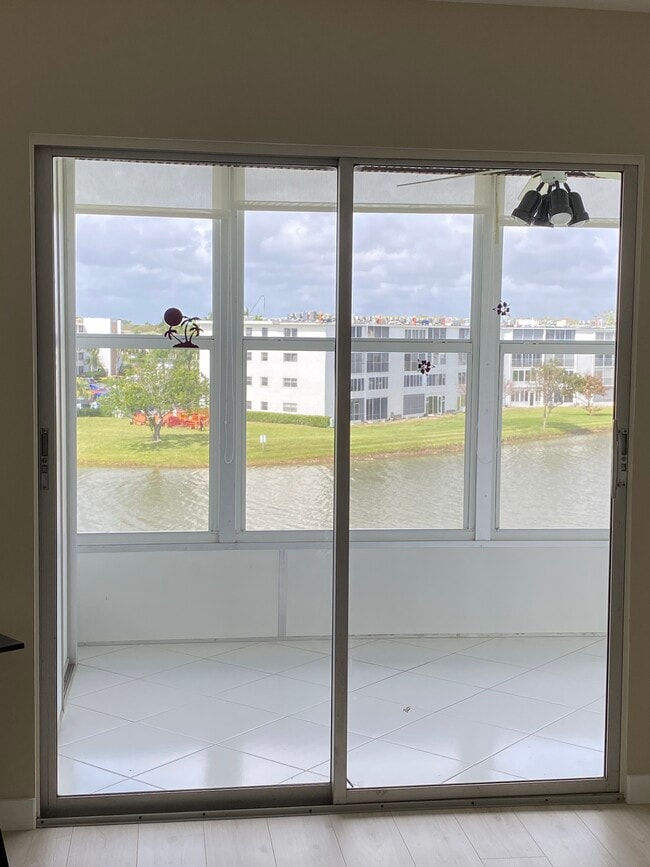 Photo - 4048 Exeter C Unit 4048