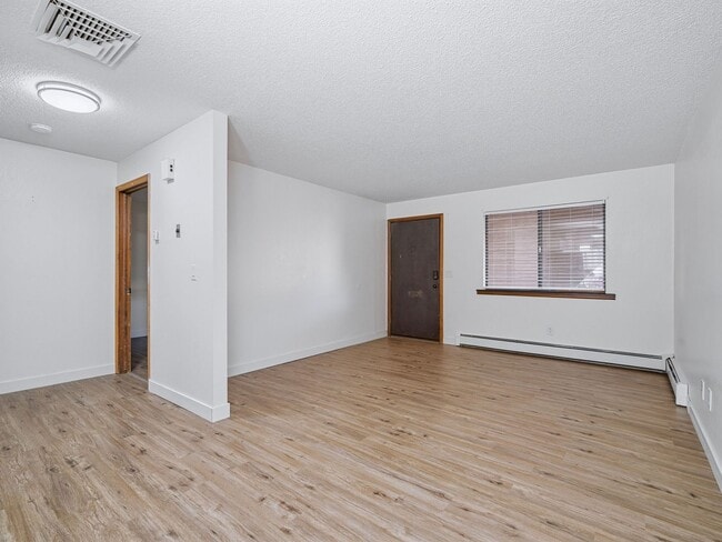 Photo - Remodeled 2 Bedroom, 1 Bathroom Apartment- Close to shopping! Unidad 8