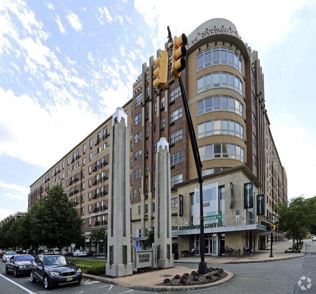 55 Riverwalk Place at Port Imperial Apartments For Rent in