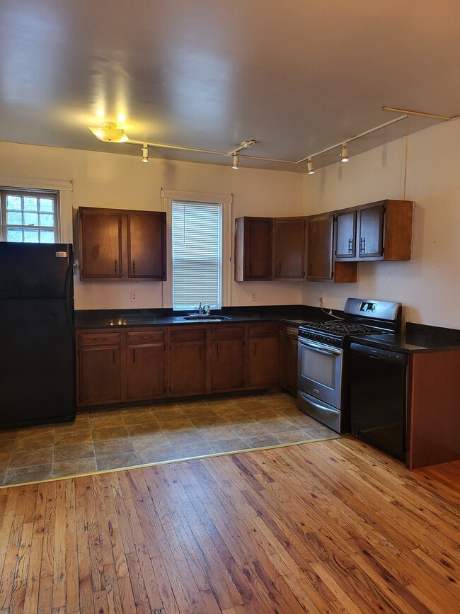 Photo - 376 Pearl St Unit Rear