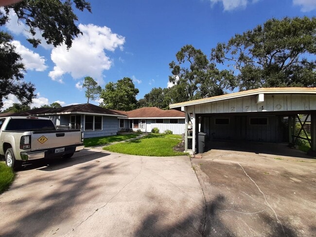Building Photo - 5 Bedroom House in a great Neighborhood!