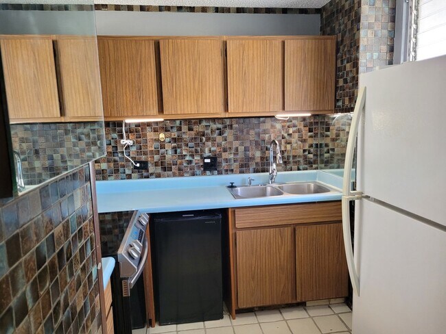 Photo - Newly Renovated 1bd, 1ba, Assigned 1pkg 648sqft. for $2200 Unidad 706