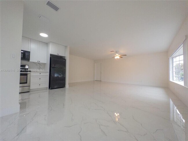 Photo - 5400 NW 18th St Unit 3N
