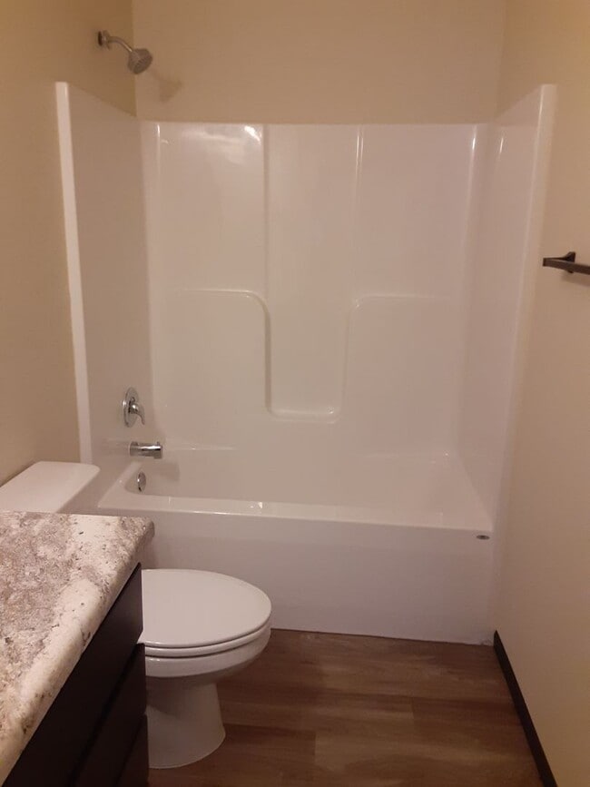 Photo - Modern Comfort: Discover Our 1-Bedroom Apartment Gem Unit Fox Run Apartments -581 #9