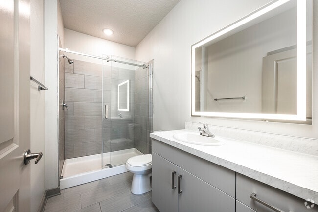2BR, 2BA - 1,122SF - Primary Bathroom
