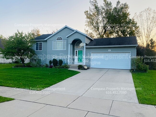 Building Photo - 2565 Orchard View Dr NE Rental