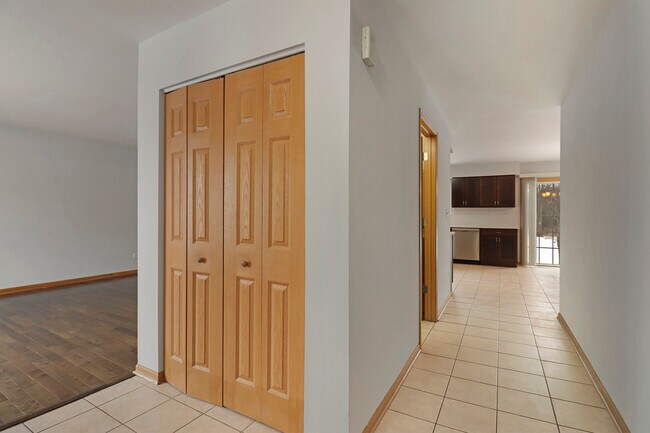 Photo - 1462 Glen Ellyn Rd