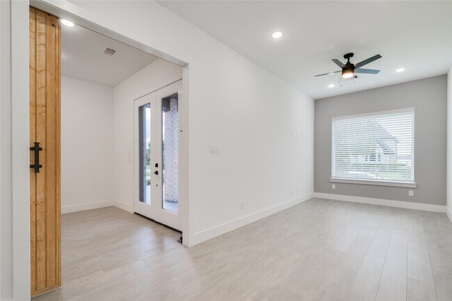 Photo - 171 Waterford Way