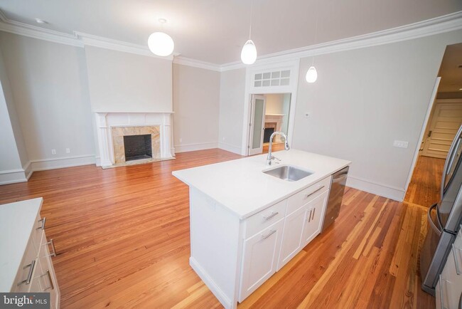 Photo - 2126 Locust St