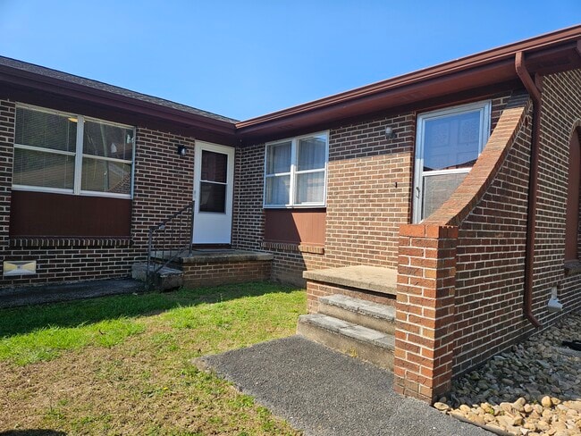 Front entrance - 3696 Bennett Rd Unit 3696 Bennett Rd.