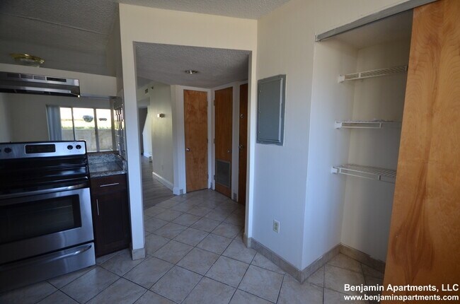 Photo - 144 North Beacon St Unidad B1