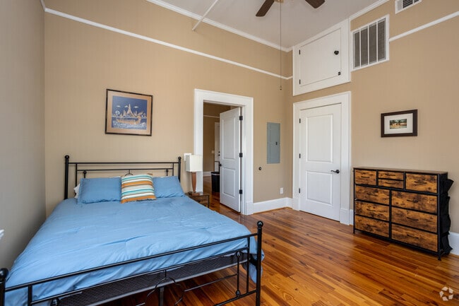 1BR, 1BA - 789SF