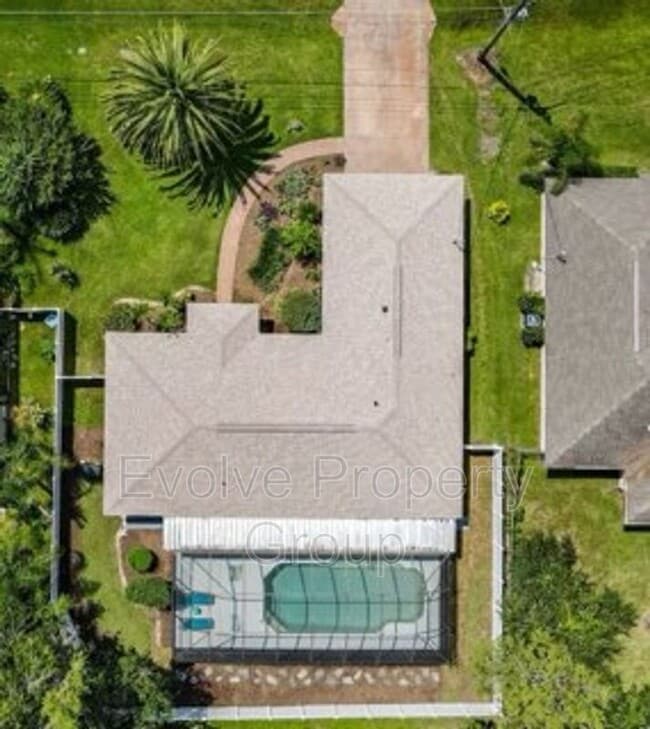 81 Parkview Dr