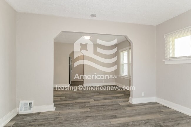 Photo - 8026 Cler Ave