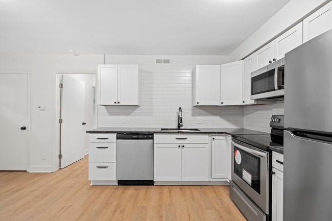 Photo - 1121 West End Blvd