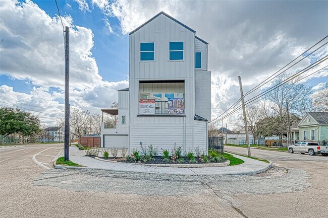 Photo - 1720 Hardy St
