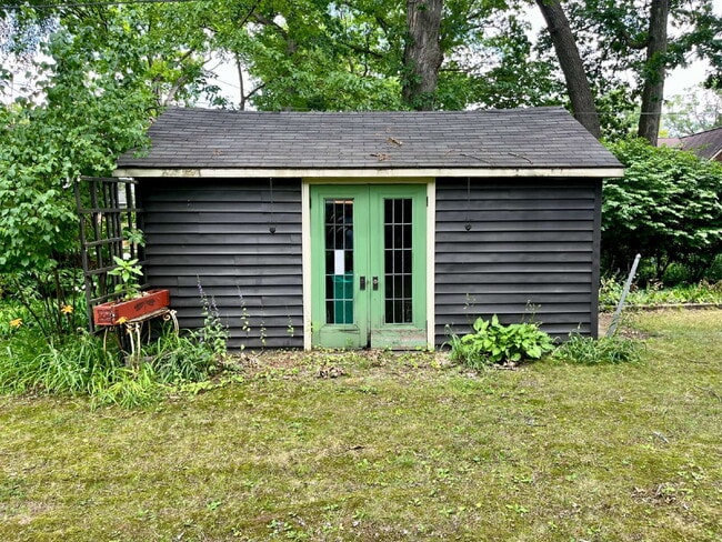 Photo - Charming 2-Bedroom Gem in Royal Oak – Walking Distance to Downtown!