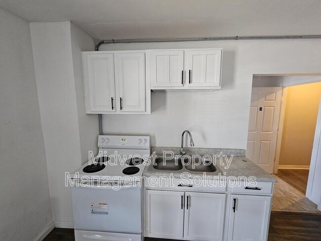 Photo - 810 E 8th St