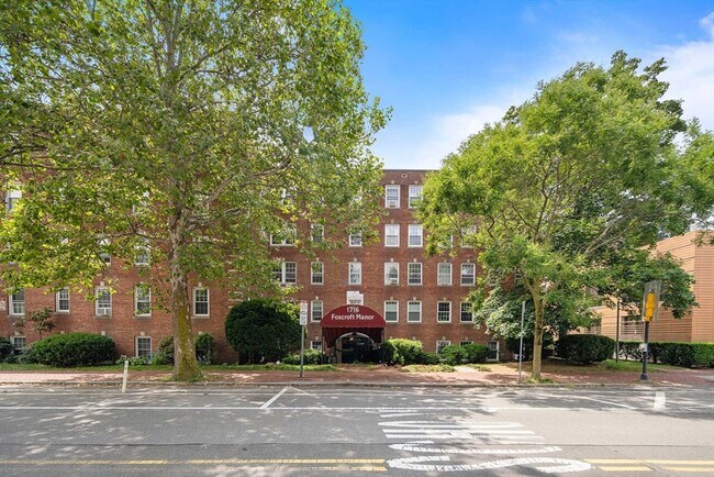 Building Photo - 1716 Cambridge St Unit 27 Rental