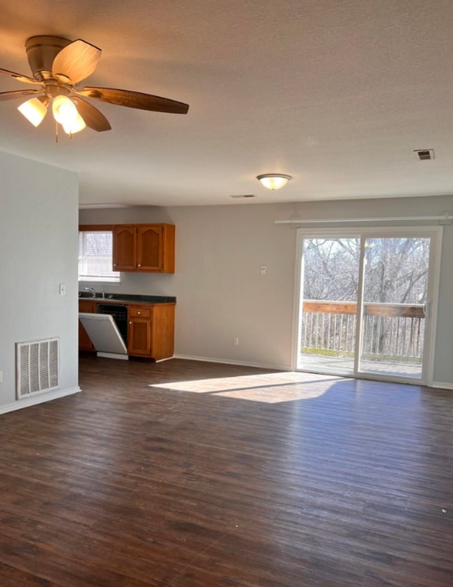 Photo - 2212 E 8th St Unit 2212 E 8th St  D