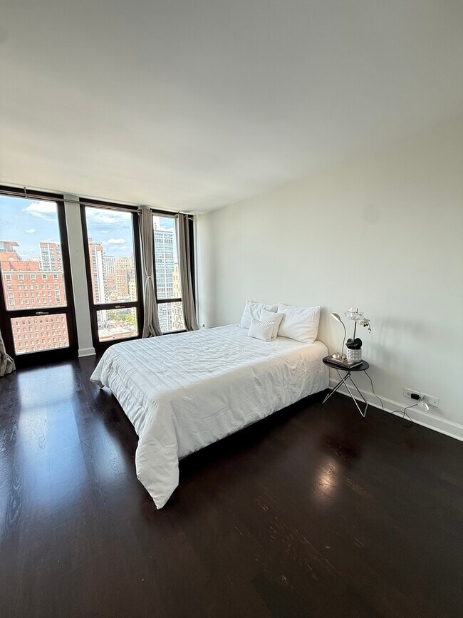 Photo - 1 E Scott St Unit 2102