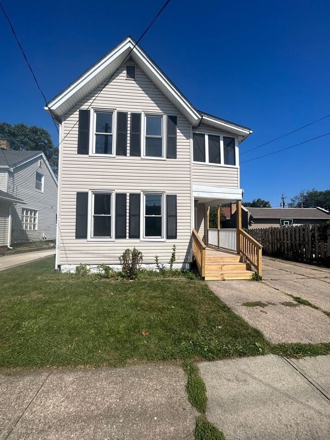 Photo - Welcome to this spacious 6-bedroom, 2-bathroom house located in the vibrant city of Cleveland