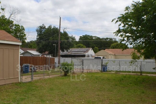 Photo - 1520 Pebblewood Dr