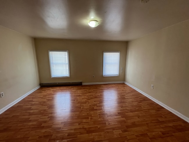 Photo - 403 Centre St