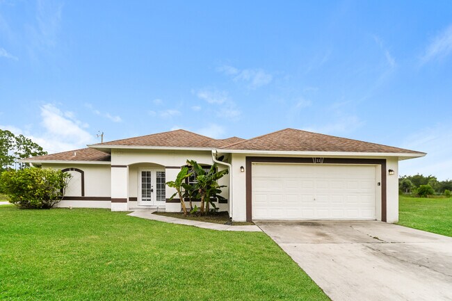 Building Photo - 11 W 9th St