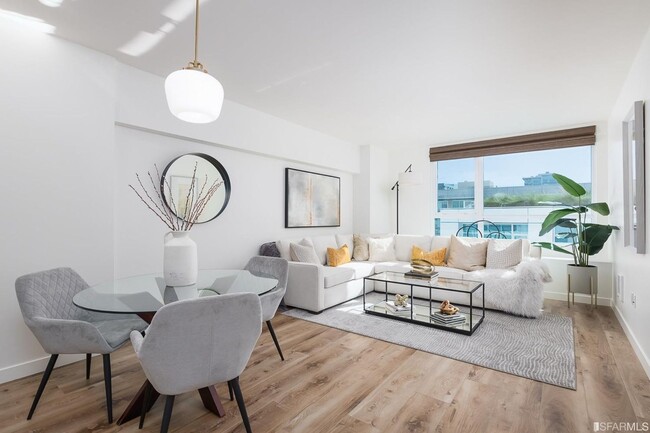 Building Photo - 1 Bedroom Condo with Parking and In-Unit L...