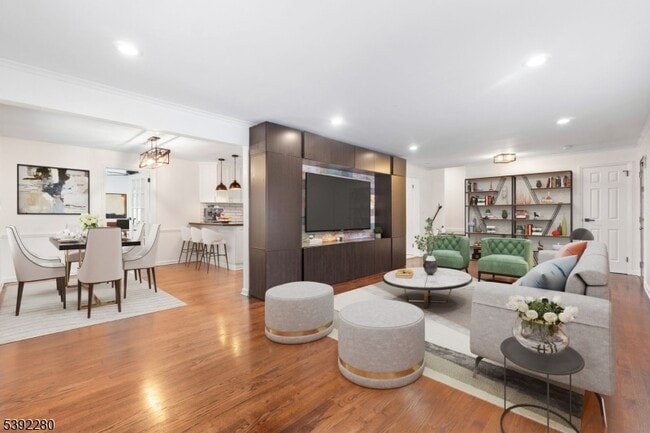 Building Photo - 6 Nottingham Rd