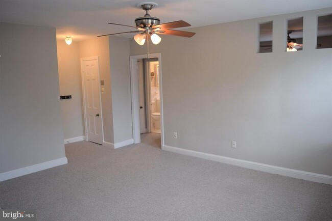 Photo - 1806 W Abingdon Dr Apartment Unit 302